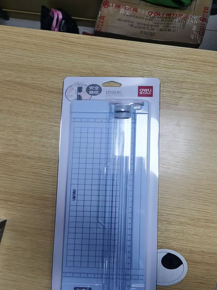 小型裁纸刀简约迷你切纸刀